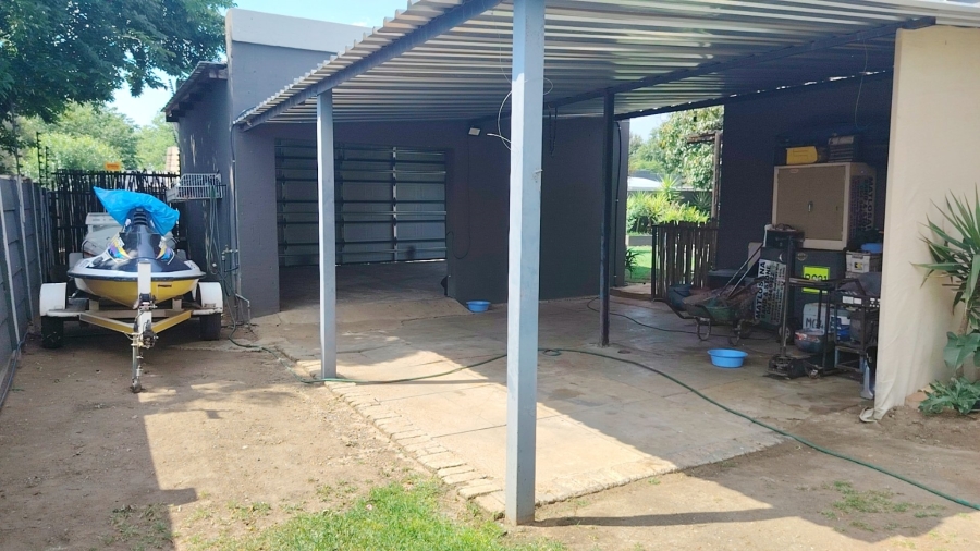 4 Bedroom Property for Sale in La Hoff North West
